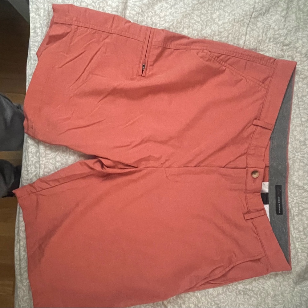 Greg Norman | Coral golf shorts | Waist: 38